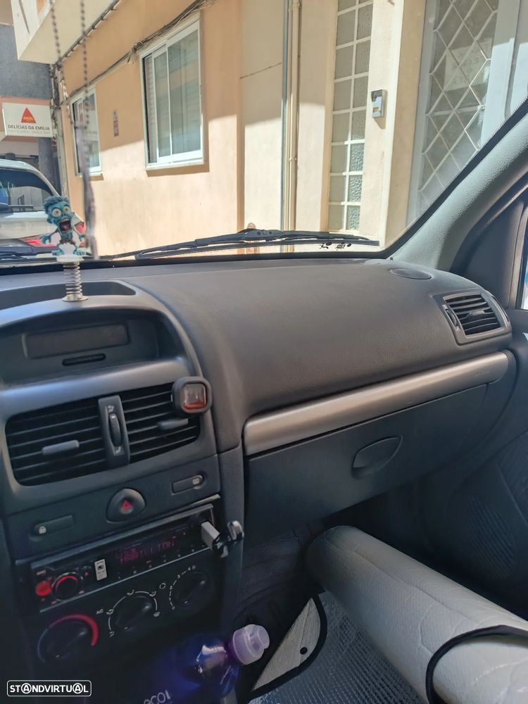 Renault Clio 1.4 16V Dynamique - 5