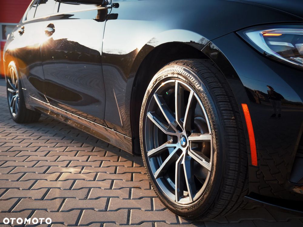 BMW Seria 3 330i xDrive M Sport - 16