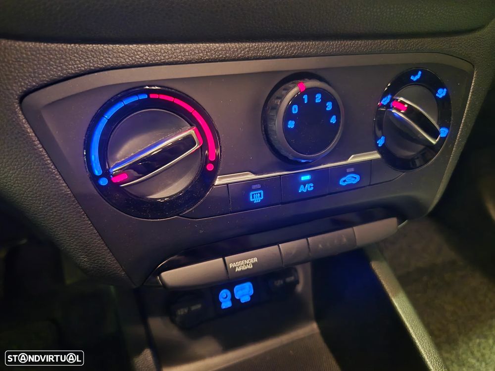 Hyundai i20 1.1 CRDi Blue Access+Bluetooth - 21