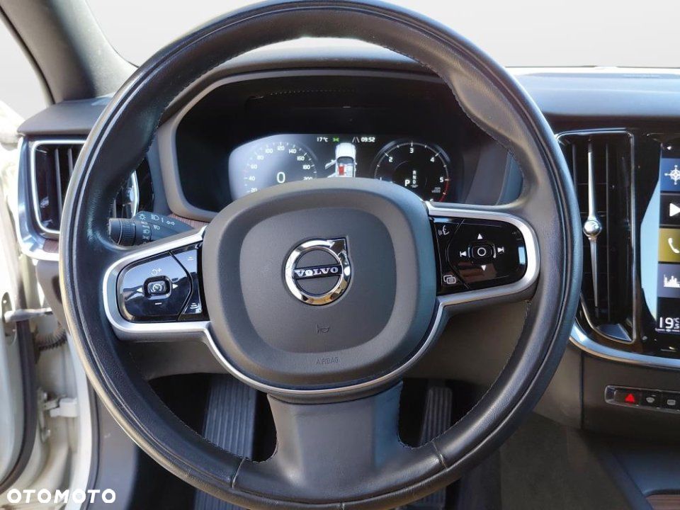 Volvo V60 Cross Country - 13