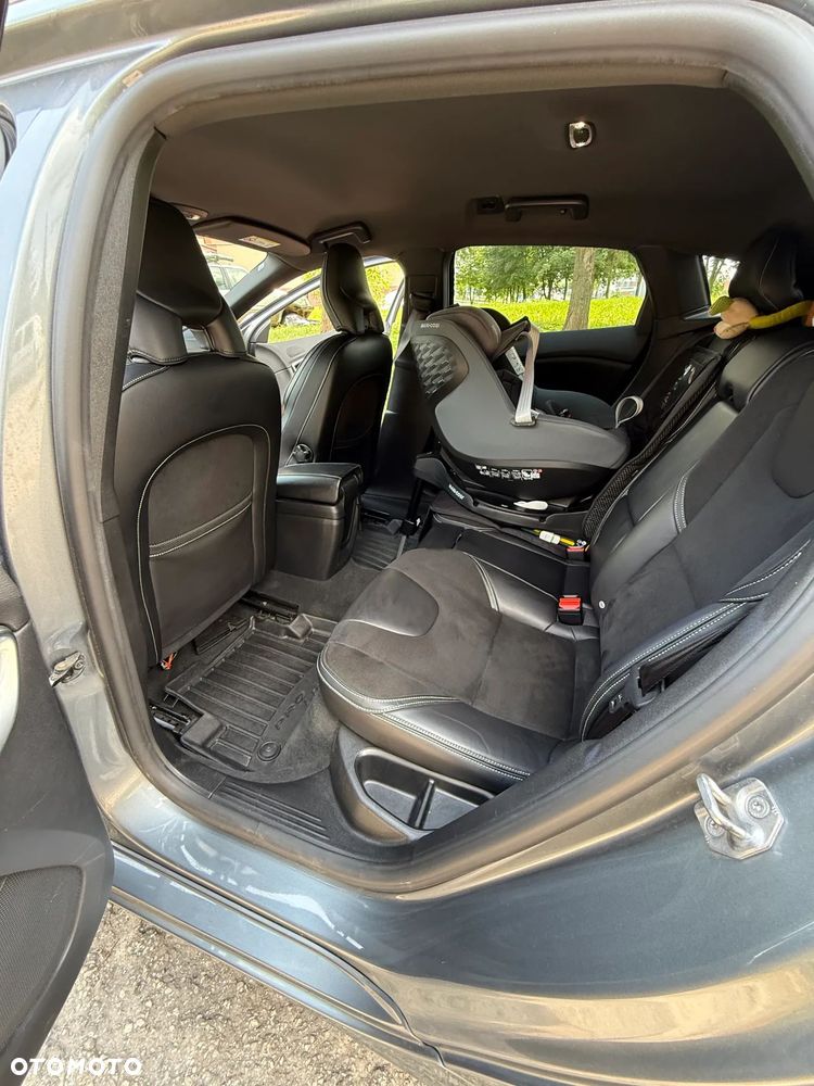 Volvo V40 D3 Drive-E R-Design Momentum - 18