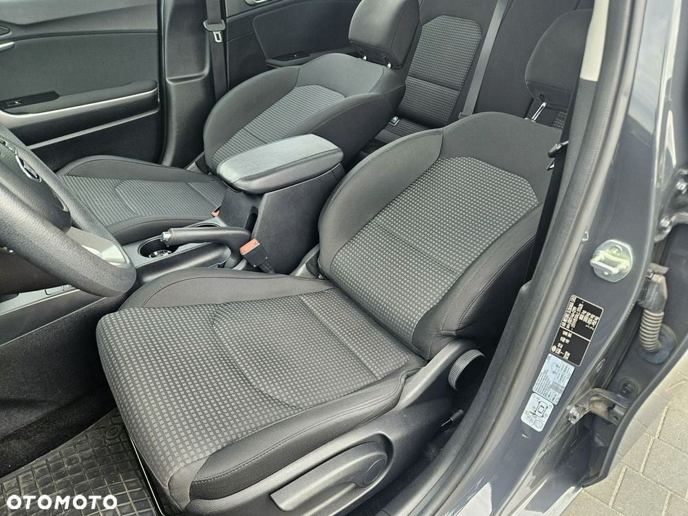 Kia Ceed - 10