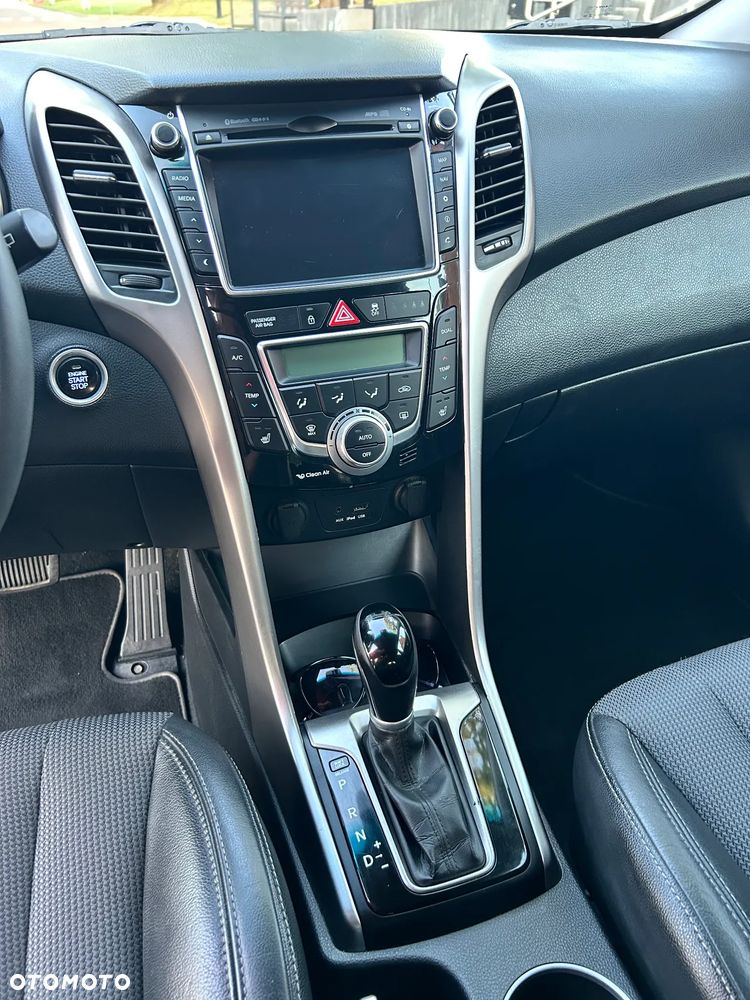 Hyundai i30 1.6 CRDi Automatik Style - 11