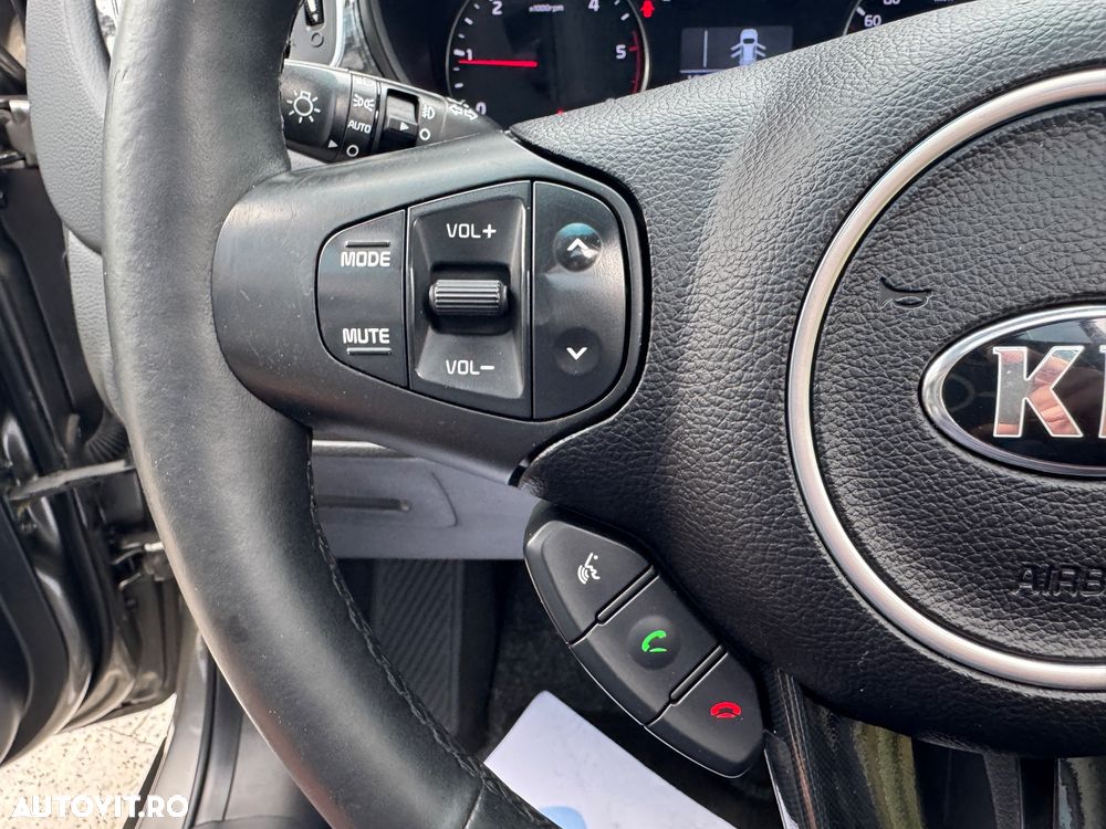 Kia Carens 1.7 CRDi 115 Dream-Team Edition - 30