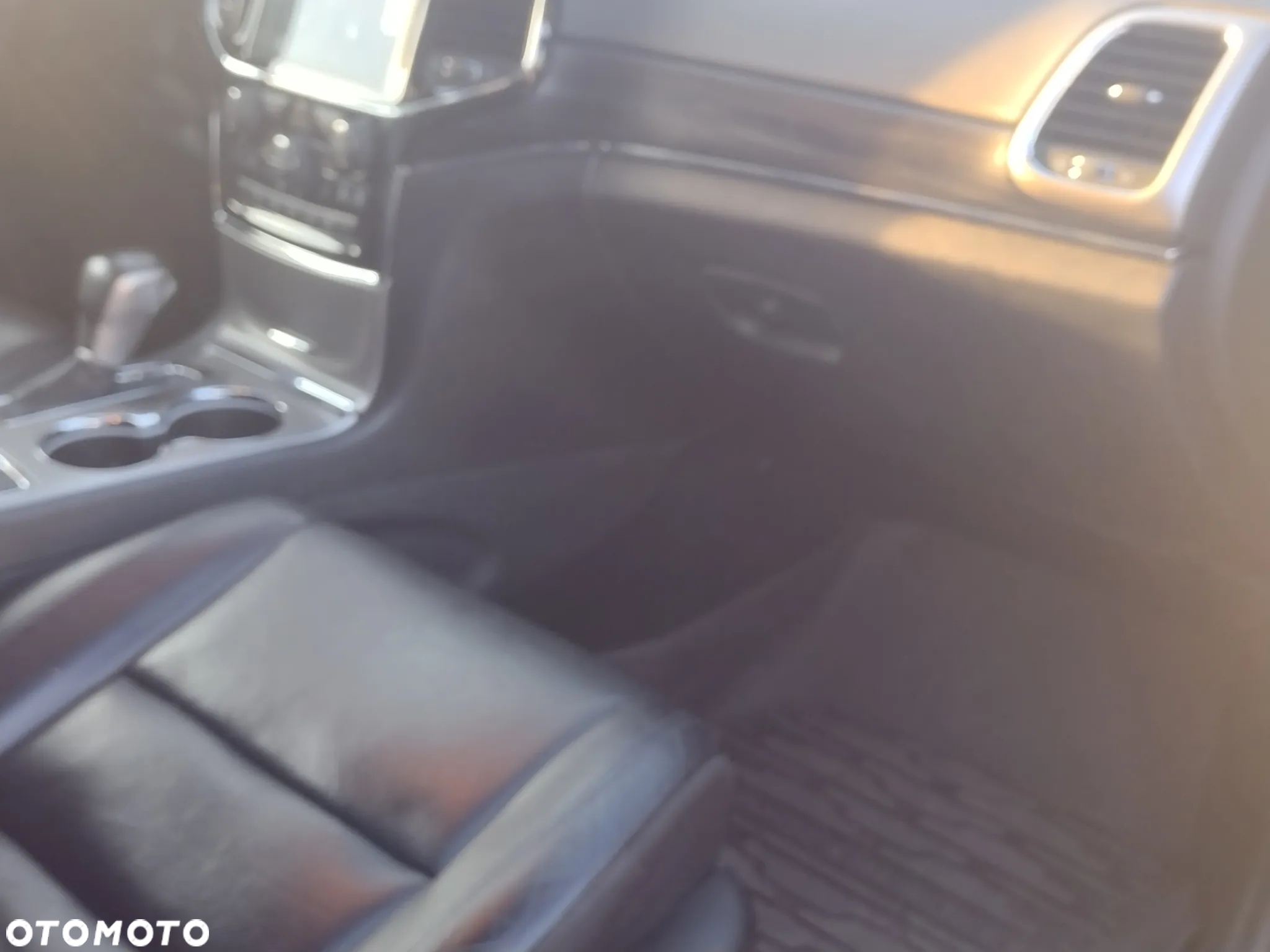 Jeep Grand Cherokee - 19