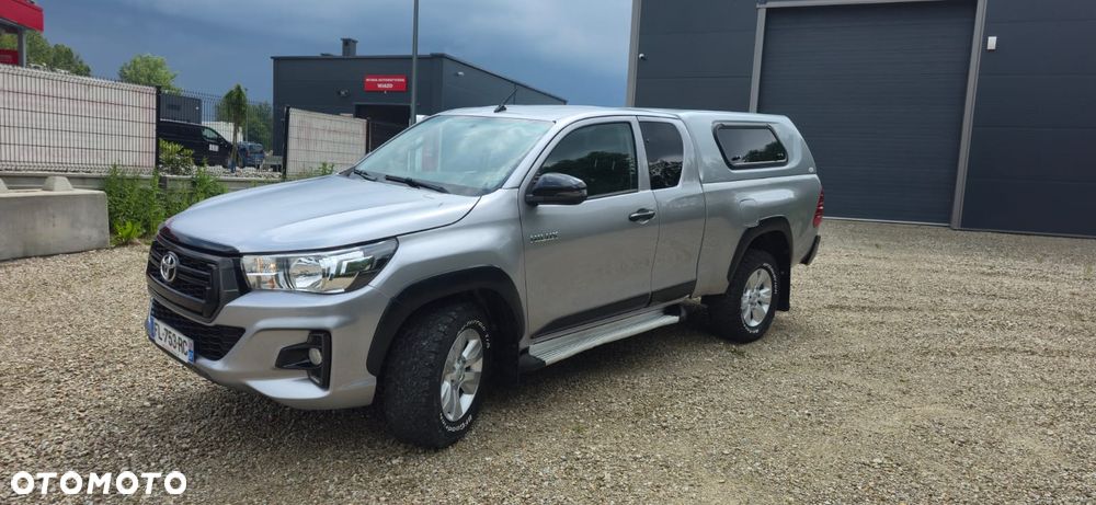 Toyota Hilux 2.4 D-4D Extra Cab SR 4x4 - 5