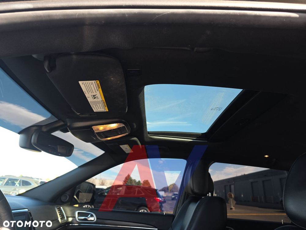 Jeep Grand Cherokee - 13