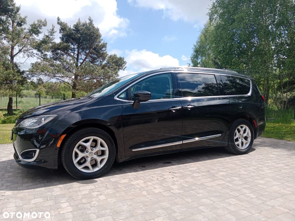 Chrysler Pacifica - 8