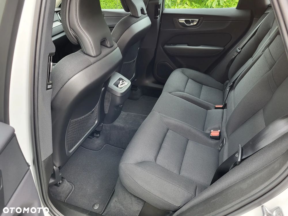 Volvo XC 60 B4 B Momentum - 13