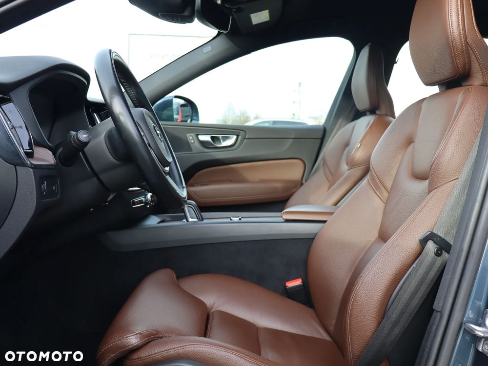 Volvo XC 60 B4 D AWD Momentum - 14