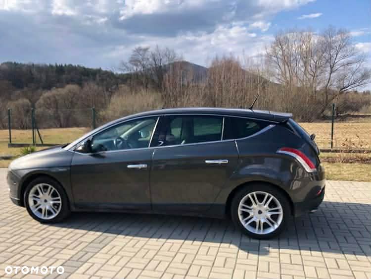 Lancia Delta 1.9 Multijet Twinturbo Executive - 3