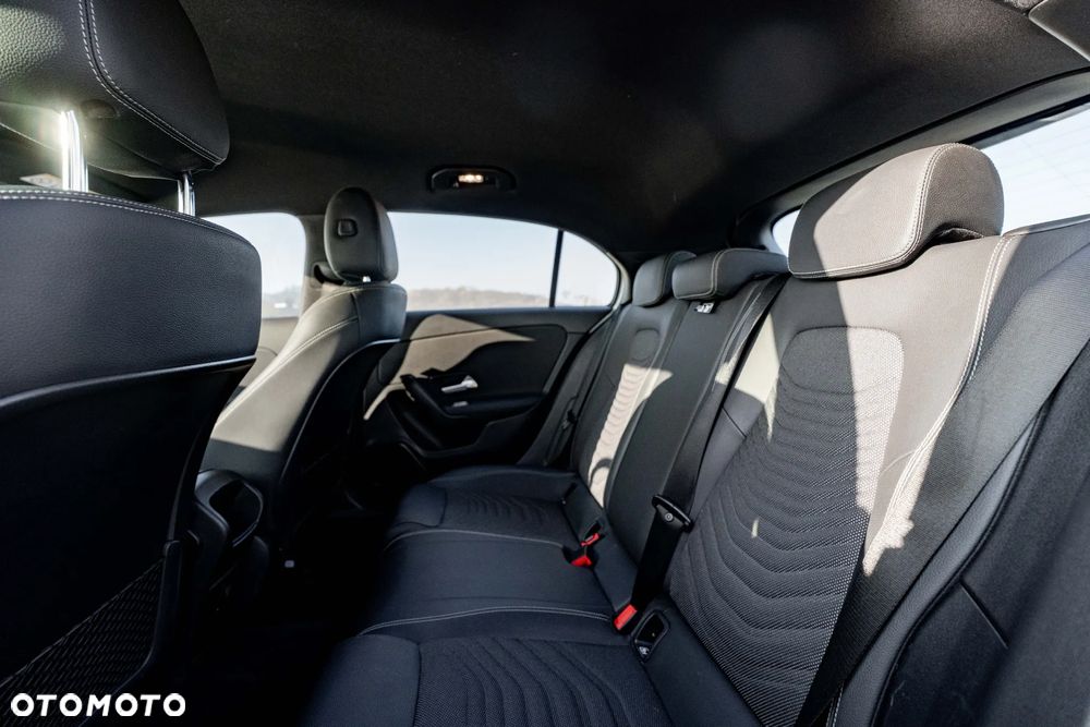 Mercedes-Benz Klasa A 180 Style 7G-DCT - 16