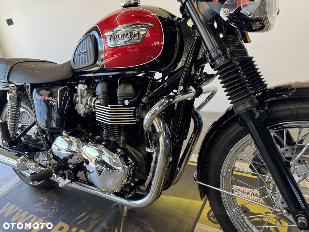 Triumph Bonneville - 10