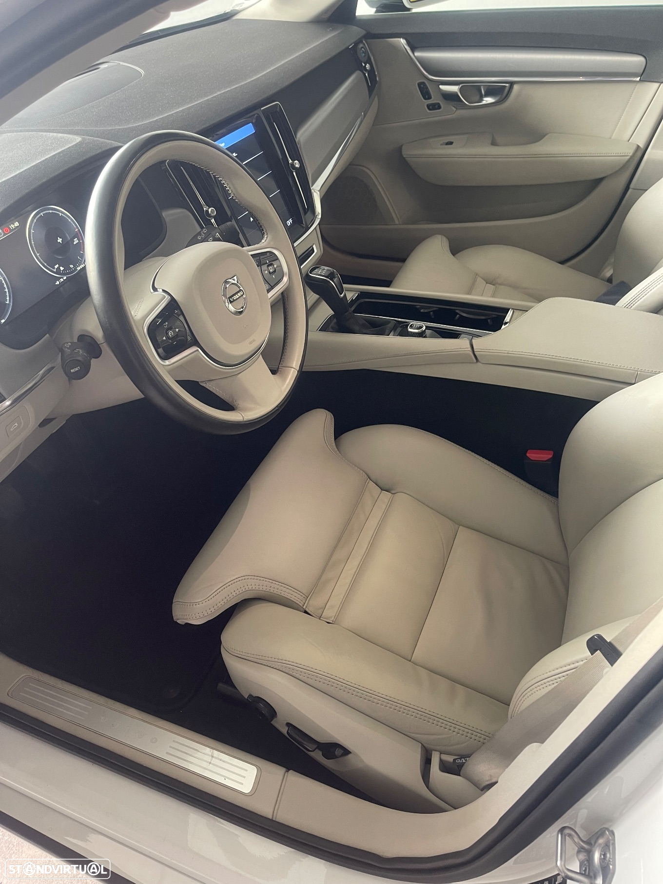 Volvo V90 2.0 D4 Momentum Plus - 15