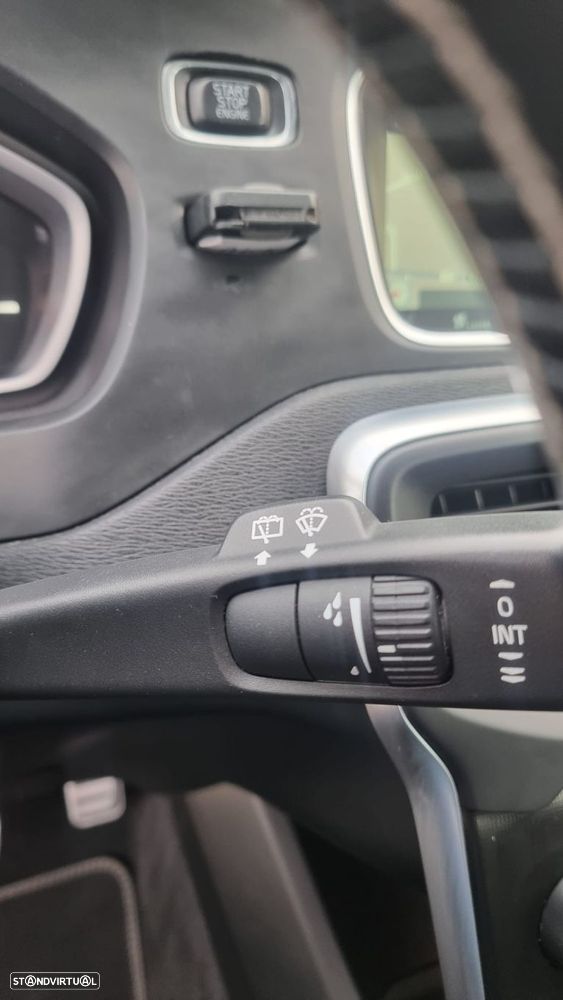 Volvo V40 2.0 D2 R-Design - 19