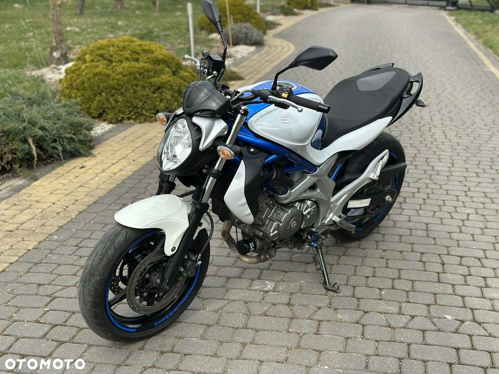 Suzuki Gladius - 7