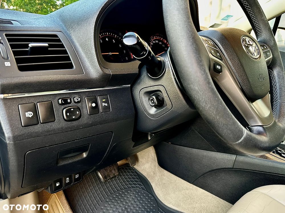 Toyota Avensis - 16
