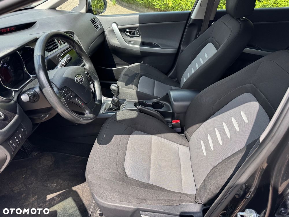 Kia Ceed 1.6 CRDi 128 ISG Fifa World Cup Edition - 25