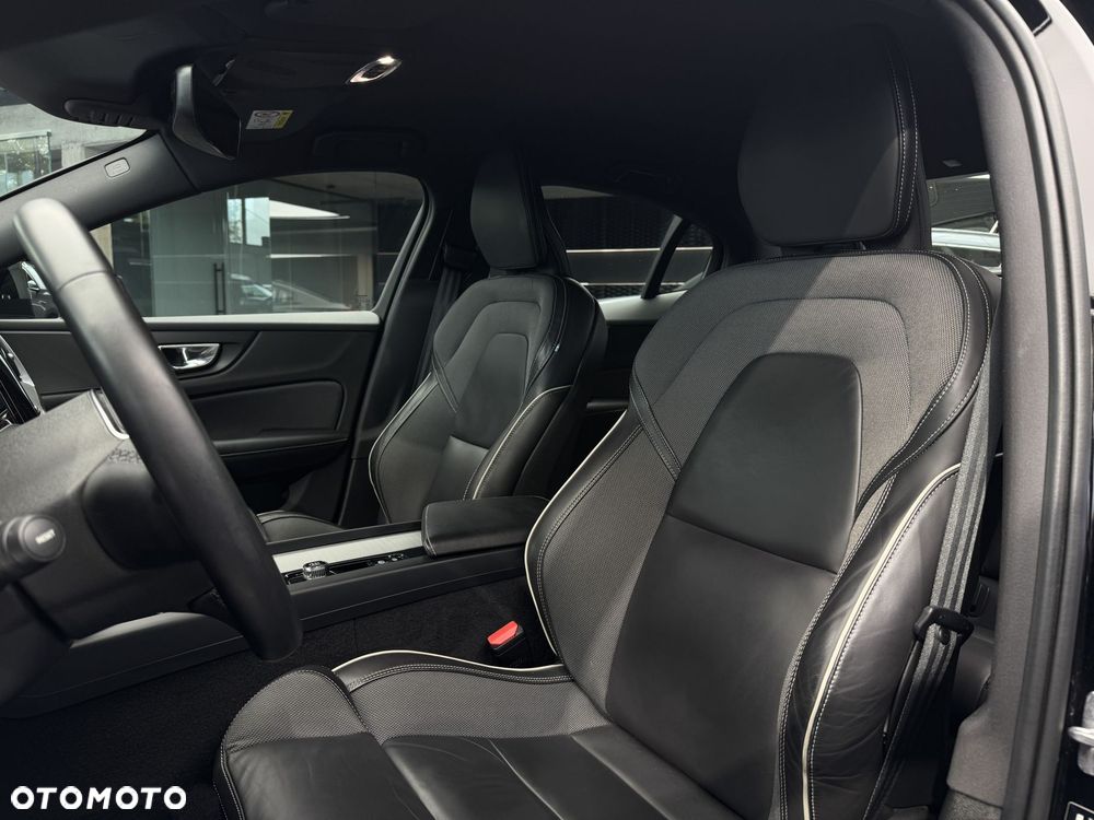 Volvo S60 T5 R-Design - 12