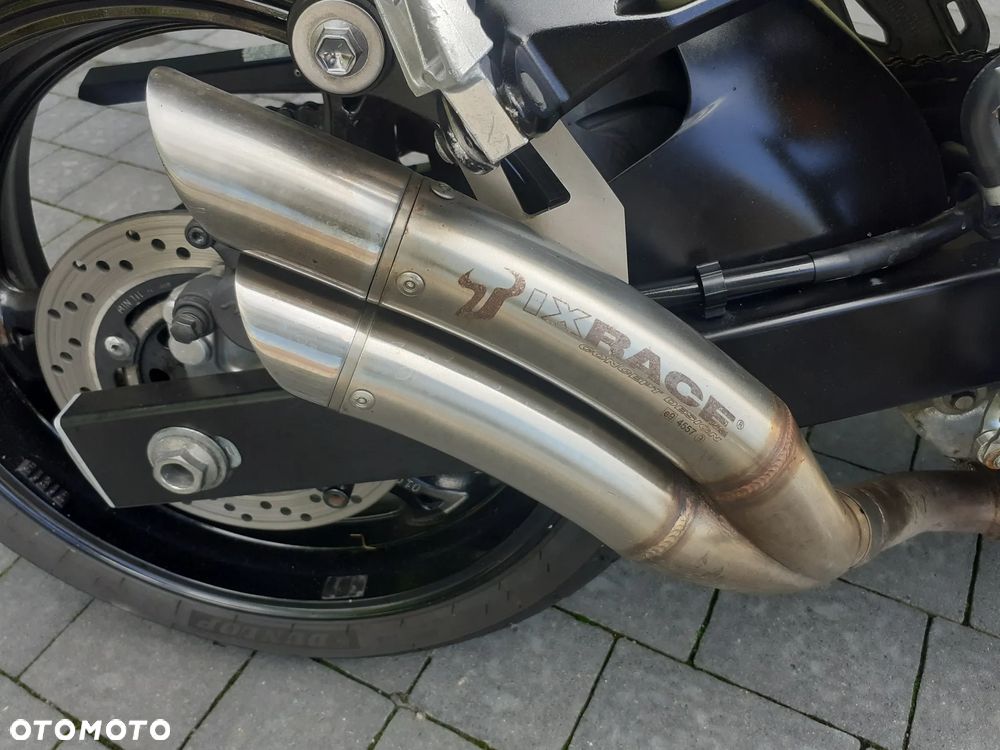Suzuki GSR - 14
