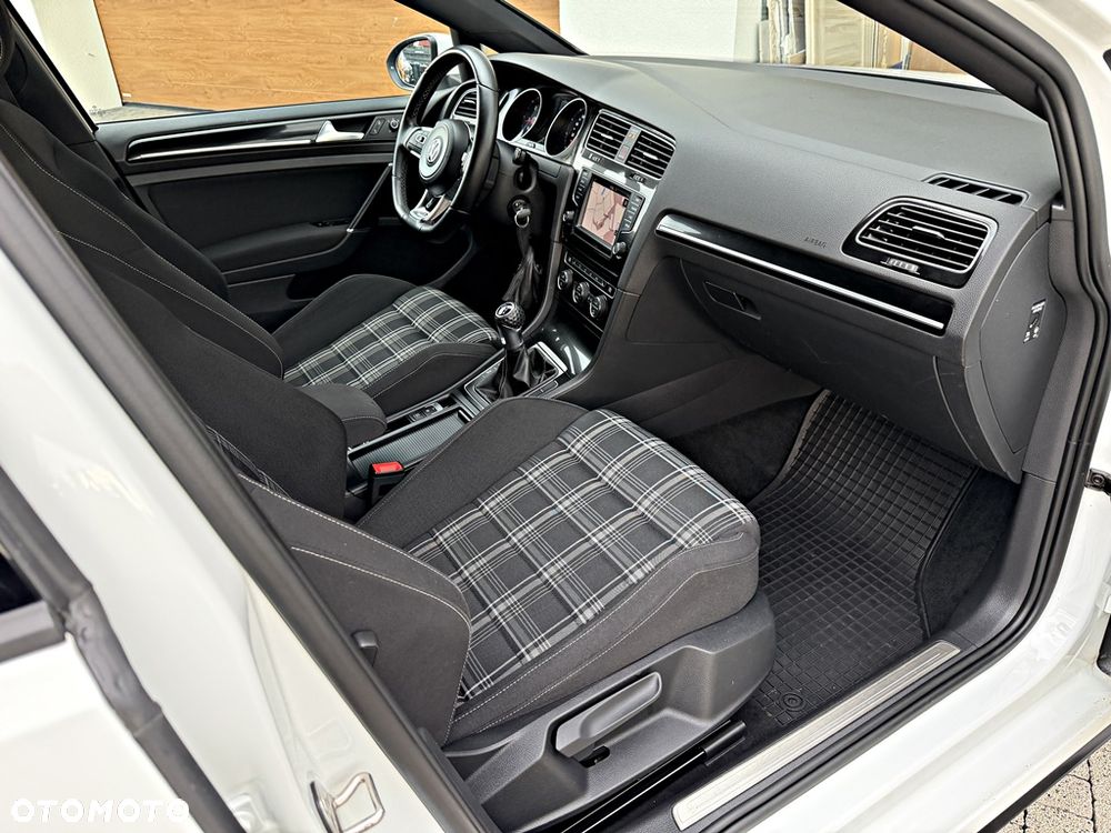 Volkswagen Golf GTD (BlueMotion Technology) - 12