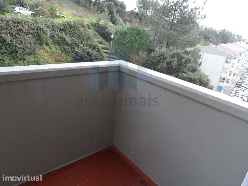 ARRENDA-SE APARTAMENTO T2 COM GARAGEM JUNTO SOLUM - Grande imagem: 5/13