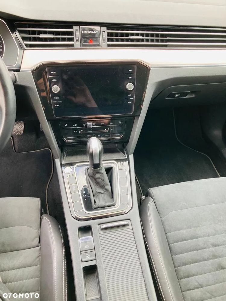 Volkswagen Passat - 20