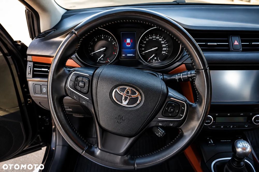 Toyota Avensis 2.0 D-4D Selection - 8