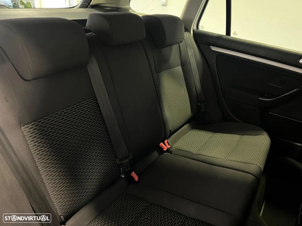 VW Golf Variant 1.6 TDi Confortline - 19