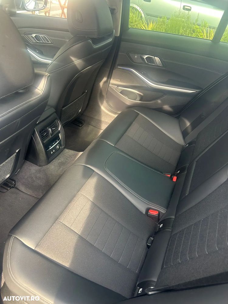 BMW Seria 3 330d Aut. Sport Line - 7