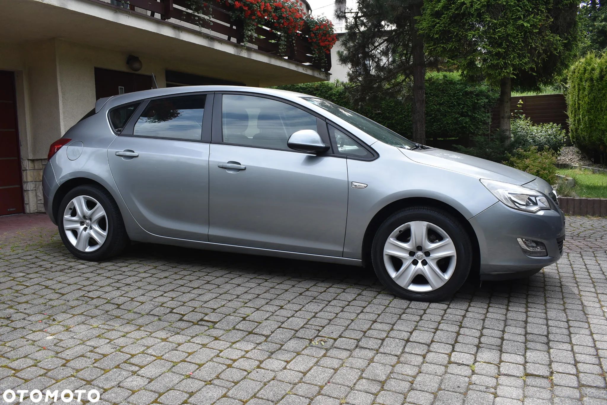 Opel Astra 1.4 Turbo Design Edition - 1