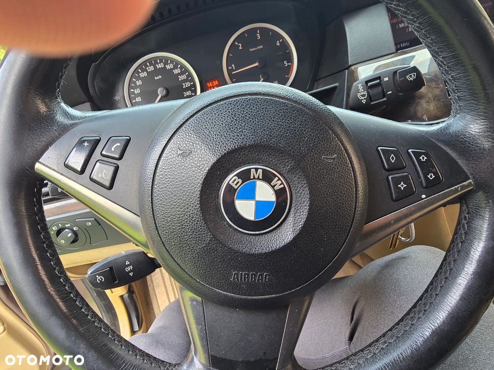 BMW Seria 5 525d - 24