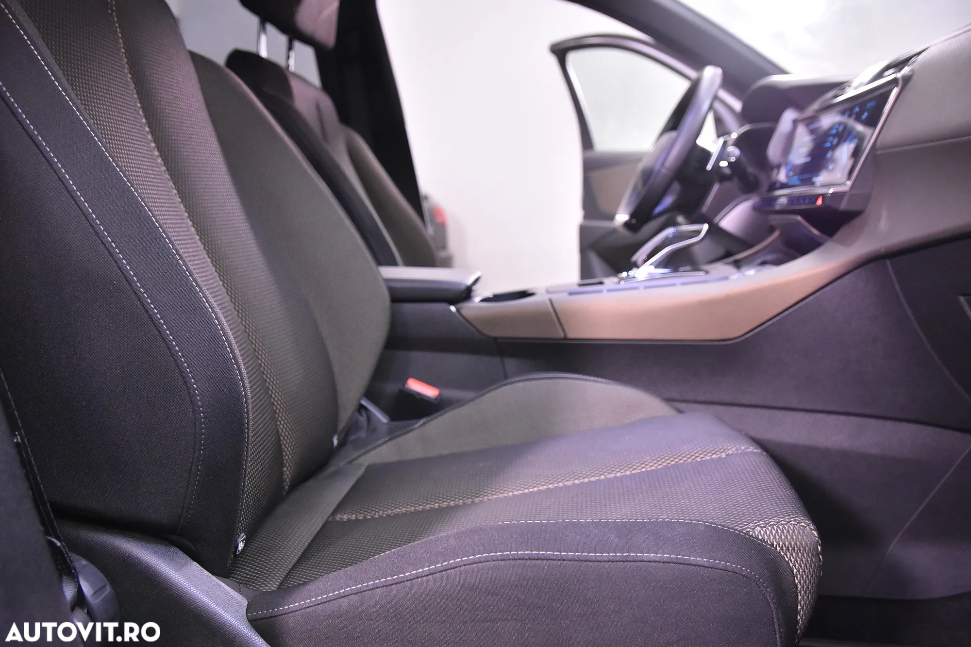 DS Automobiles DS 7 Crossback - 11