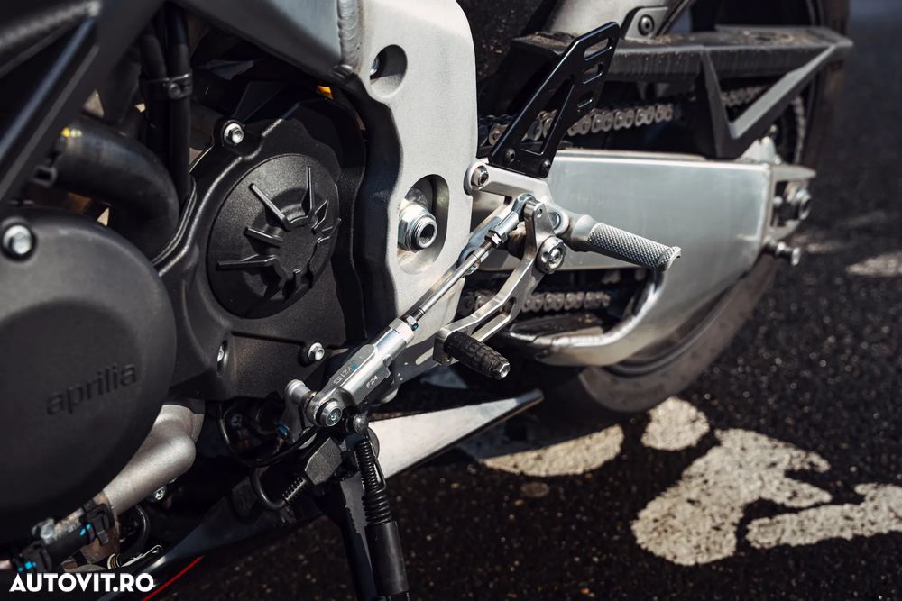 Aprilia RSV-4 Factory - 13