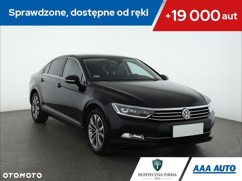Volkswagen Passat - 1