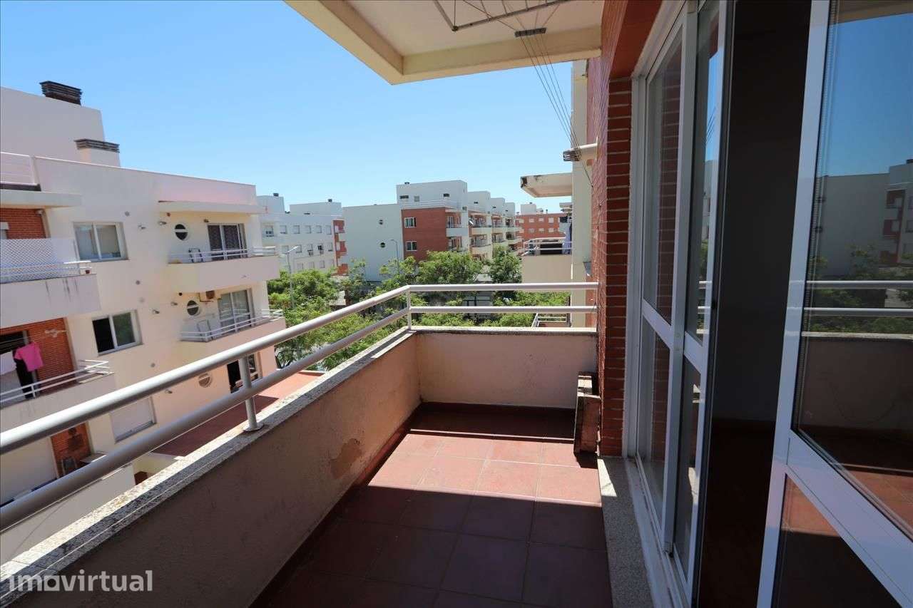 Apartamento T3 em Alhos Vedros com garagem e varanda - Grande imagem: 5/15