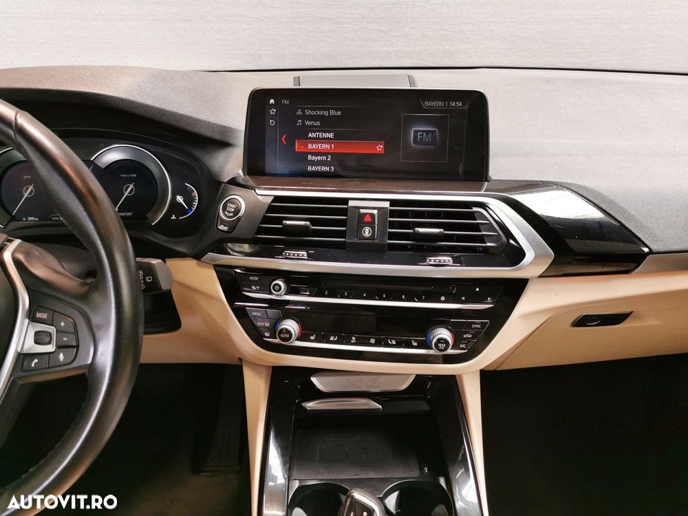 BMW X3 xDrive20i AT xLine - 11