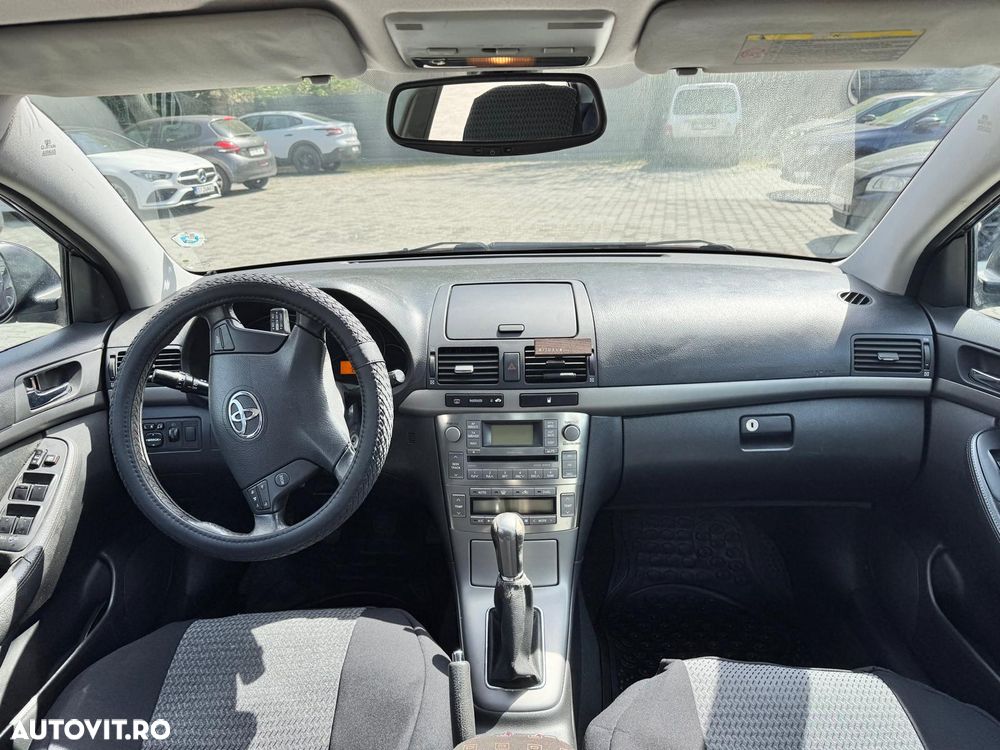 Toyota Avensis 2.0 Luxury - 6