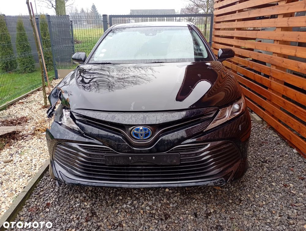 Toyota Camry Luxury - 2