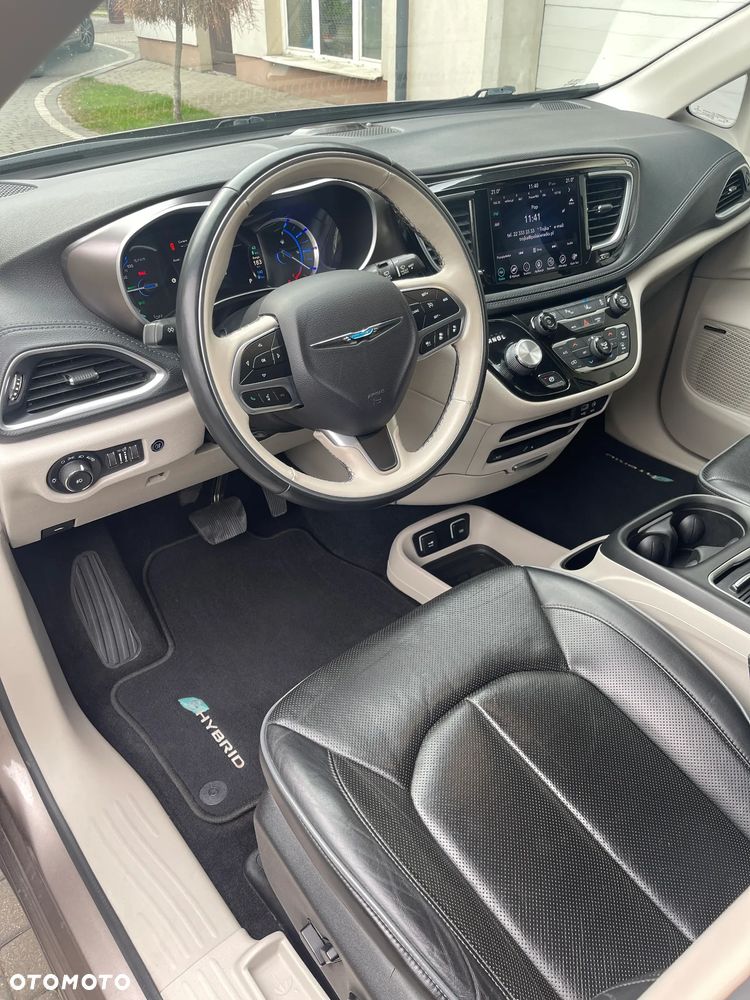 Chrysler Pacifica - 17