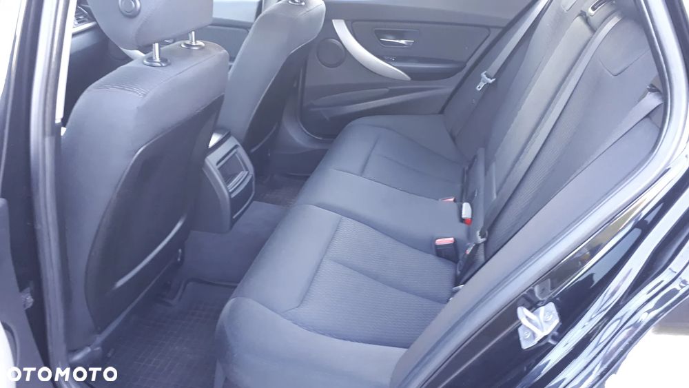 BMW Seria 3 320d - 12