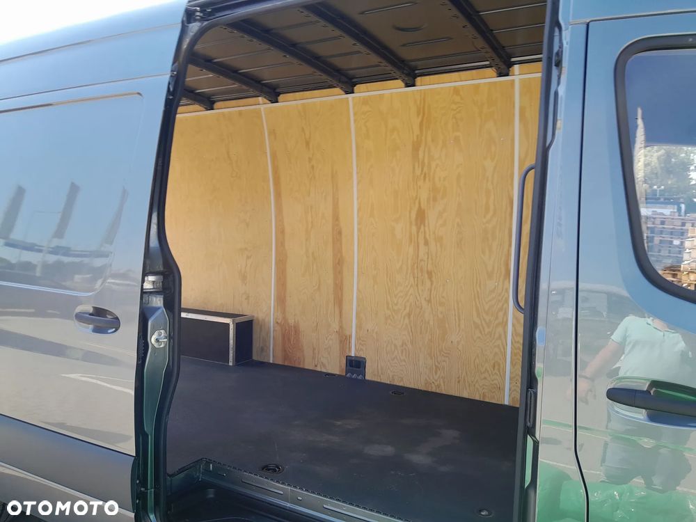 Mercedes-Benz Sprinter - 18