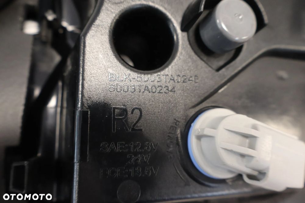 LAMPA TYLNA TYŁ PRAWA W KLAPE JEEP GRAND CHEROKEE IV 4 WK2 LIFT P68142944AJ 2017 - 12