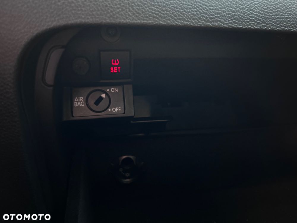Volkswagen Golf 1.6 TDI DPF Highline - 22