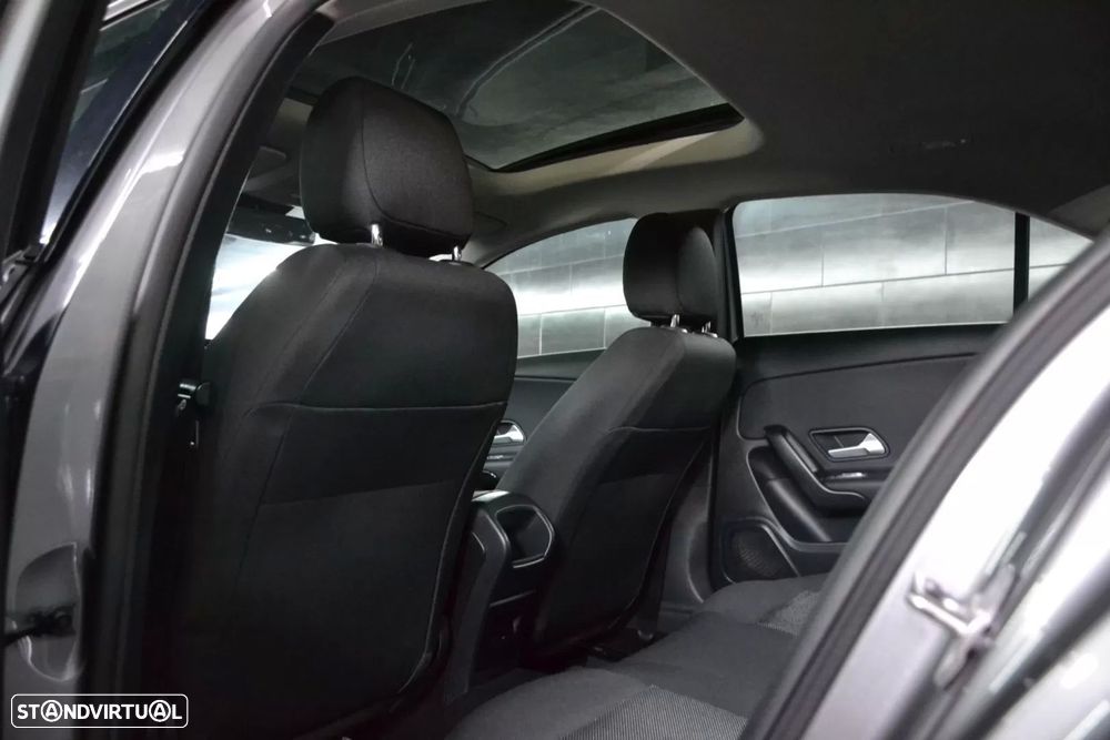 Mercedes-Benz A 200 Limousine d Progressive Aut. - 33