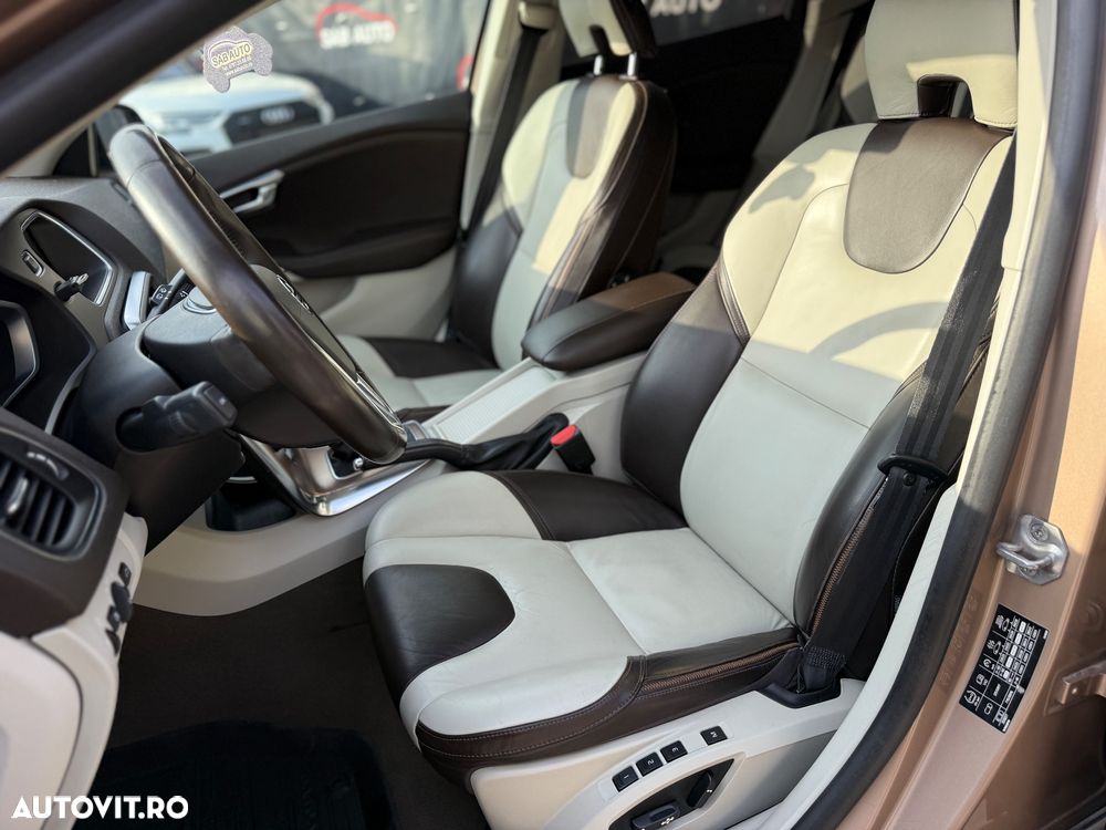 Volvo V40 Cross Country D4 Geartronic Kinetic - 14