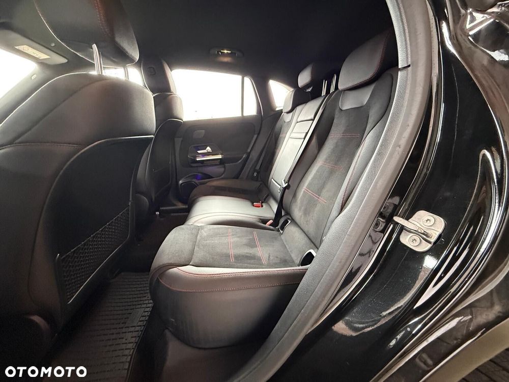Mercedes-Benz EQA 350 66.5kWh 4-Matic AMG Line - 11