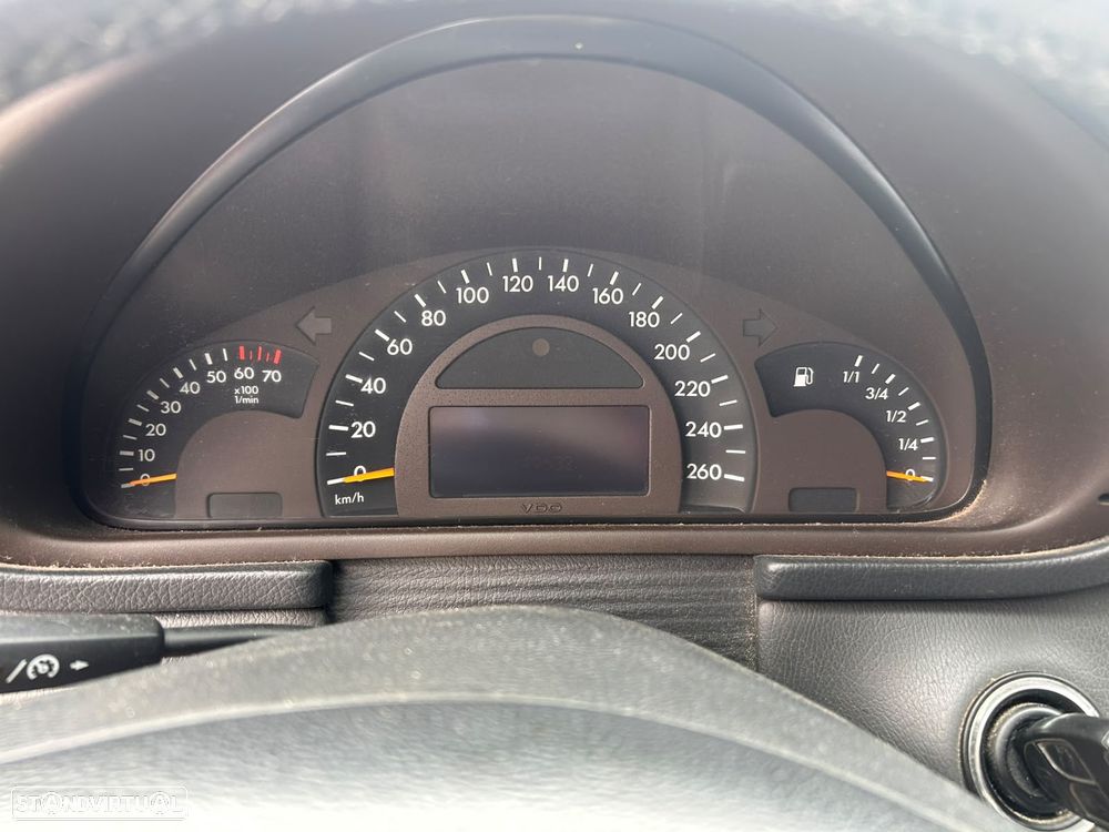Mercedes-Benz C 200 - 11