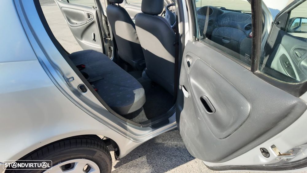 Toyota Yaris 1.0 Luna - 9