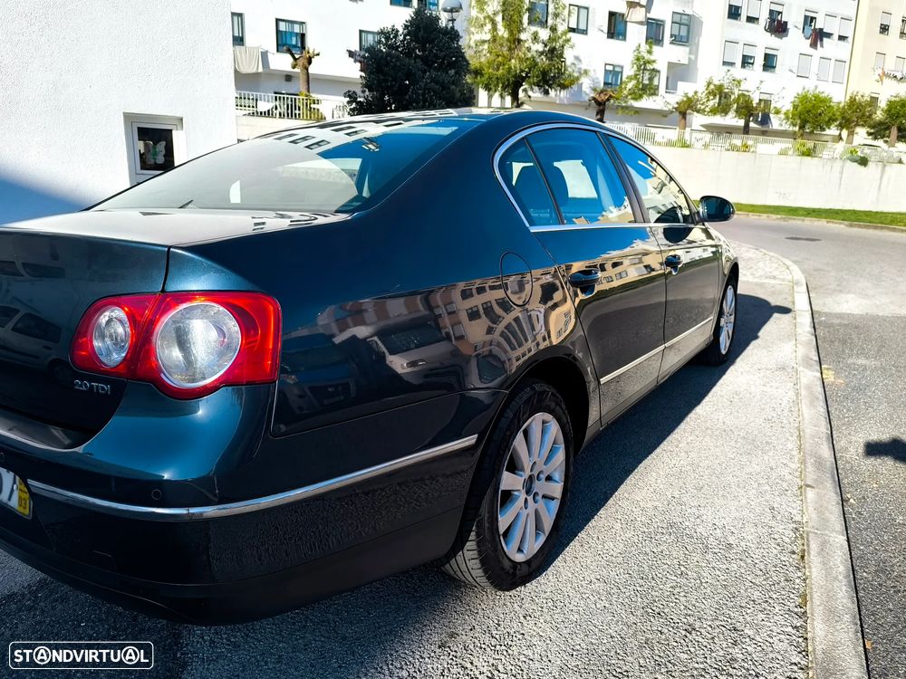 VW Passat 2.0 TDI Confortline - 19